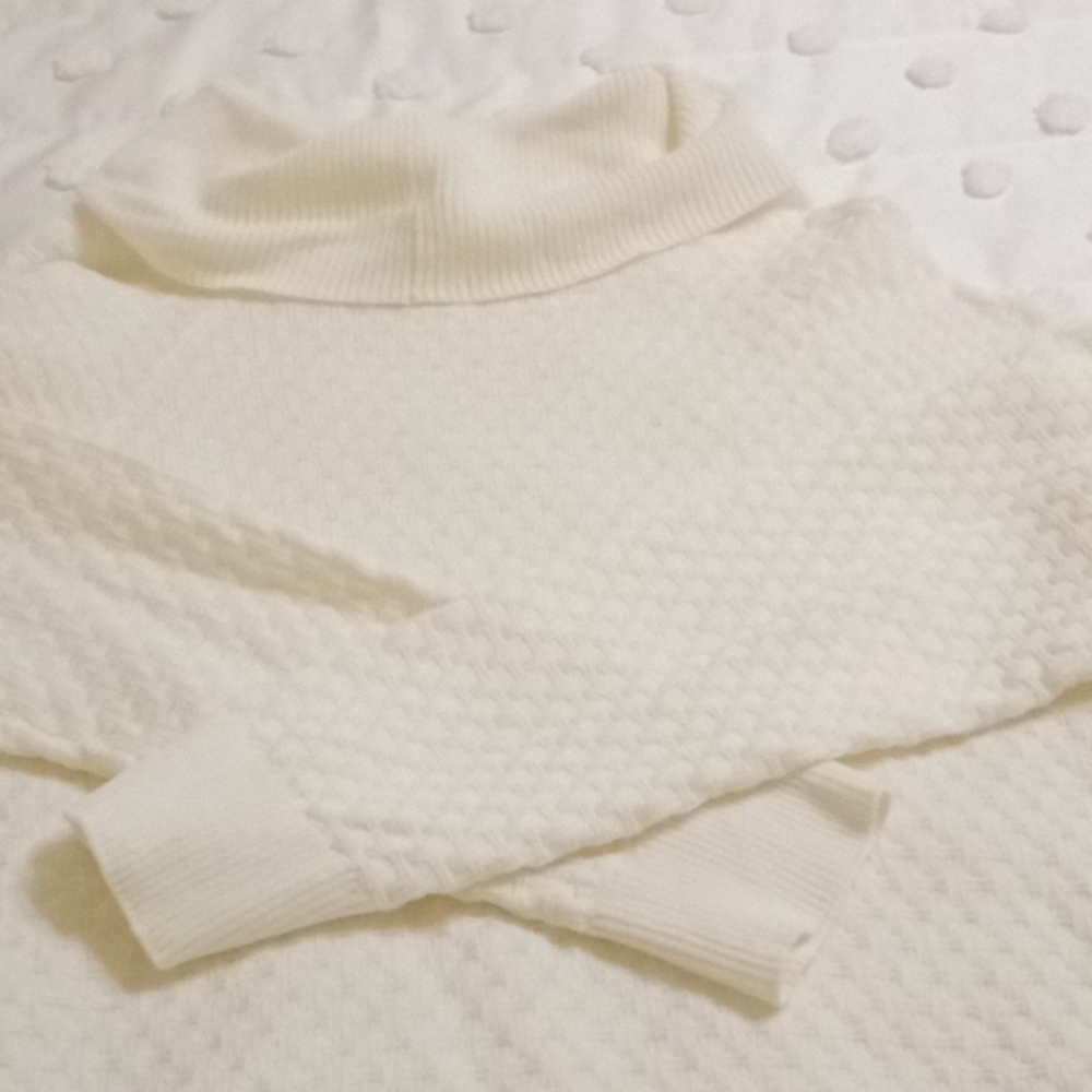 Sweater - Picture 2 of 4